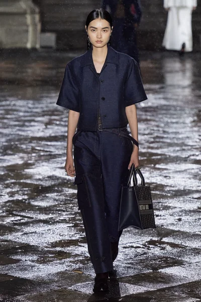 Look 64
